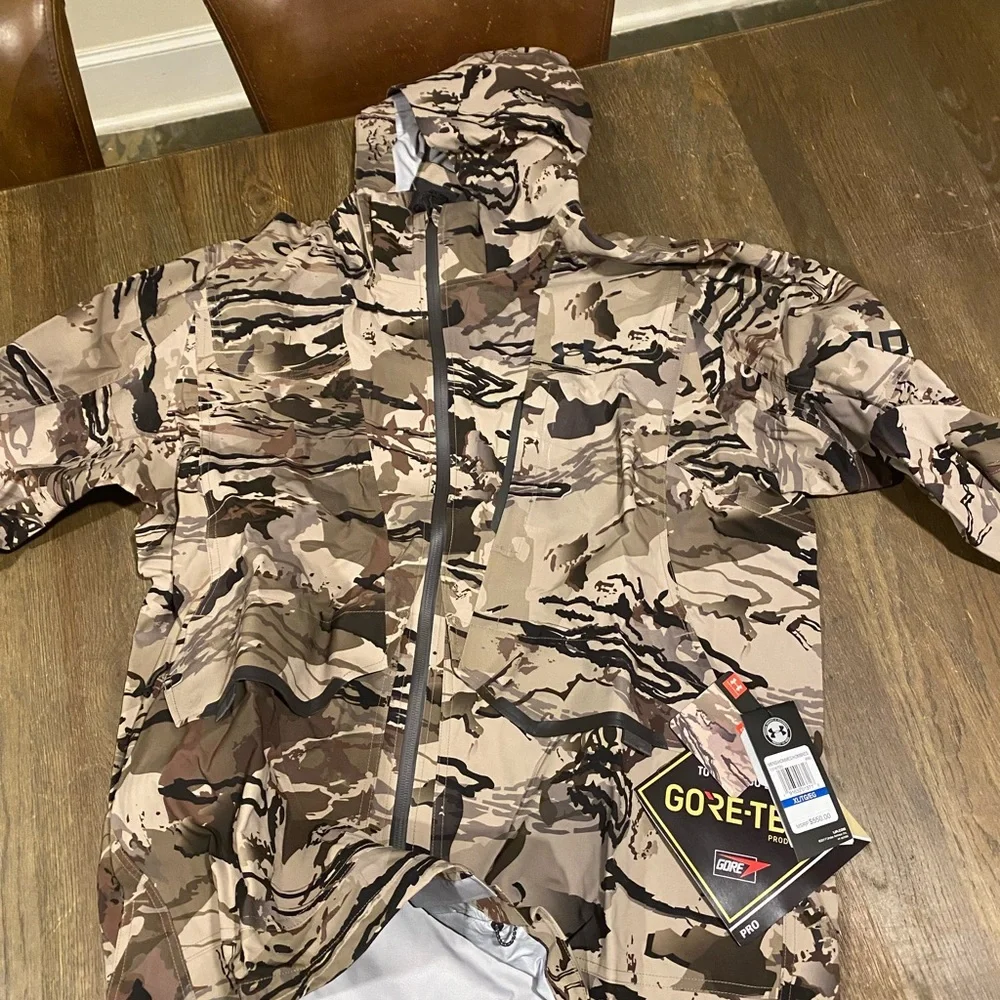 Under Armour never worn brand new rain jacket gore Tex XL - Picture 1 of 2